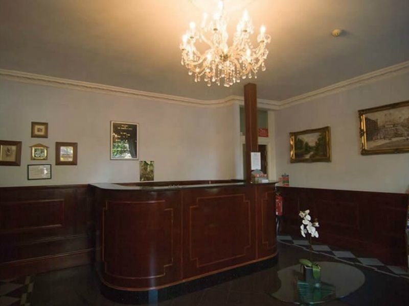 Avon Hotel